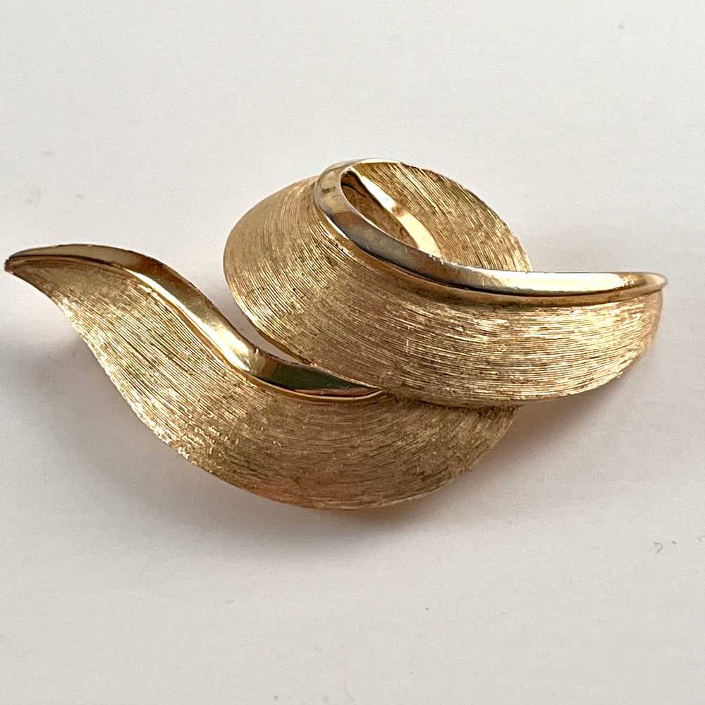 Late 50s/ Early 60s Crown Trifari Brooch & Earrin… - image 5