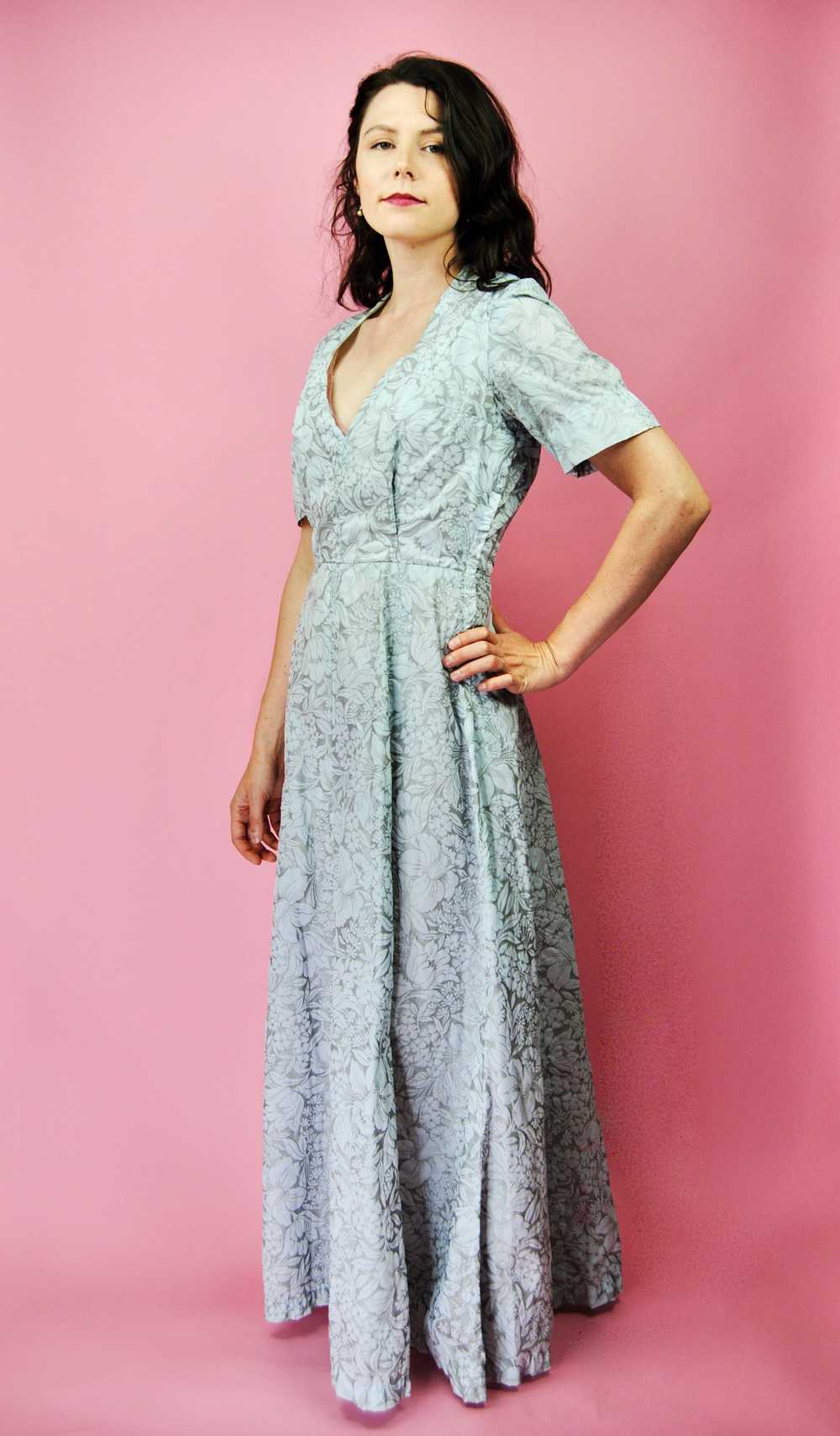 1950s Vintage Pale Blue and Silver Floral Lawn Ma… - image 8