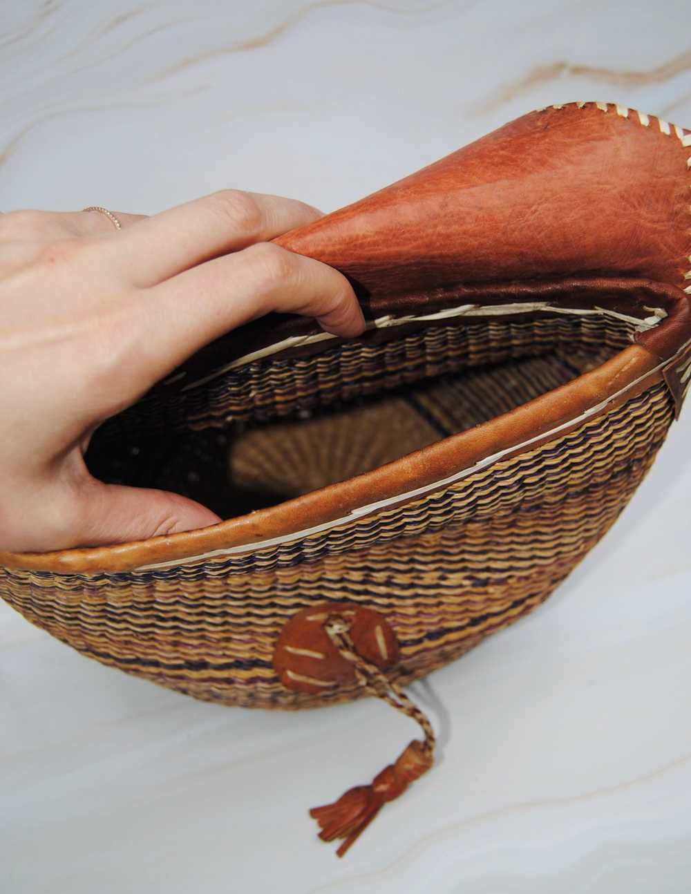 1990s Vintage Sisal Woven Market Crossbody Bag - image 8
