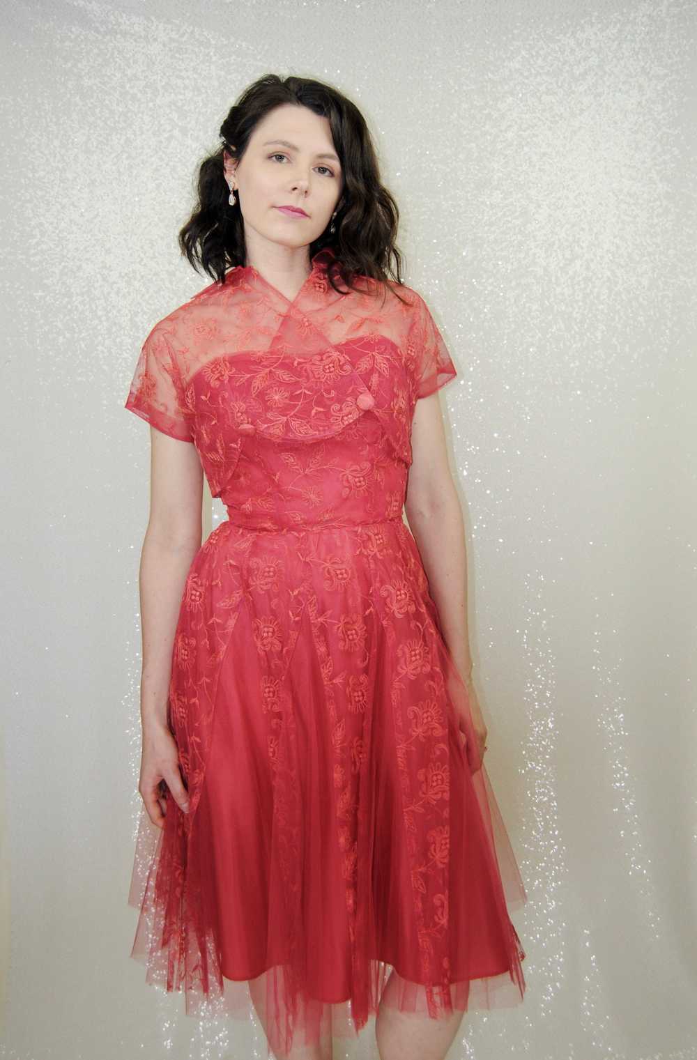 1950s Vintage Red Tulle and Lace Strapless Party … - image 3