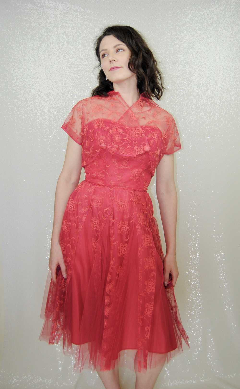 1950s Vintage Red Tulle and Lace Strapless Party … - image 4