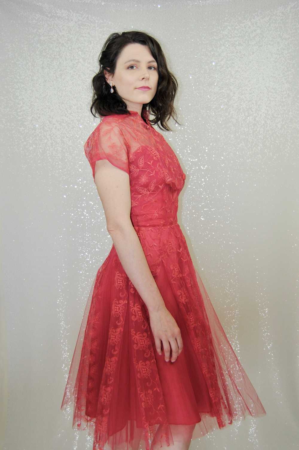 1950s Vintage Red Tulle and Lace Strapless Party … - image 6