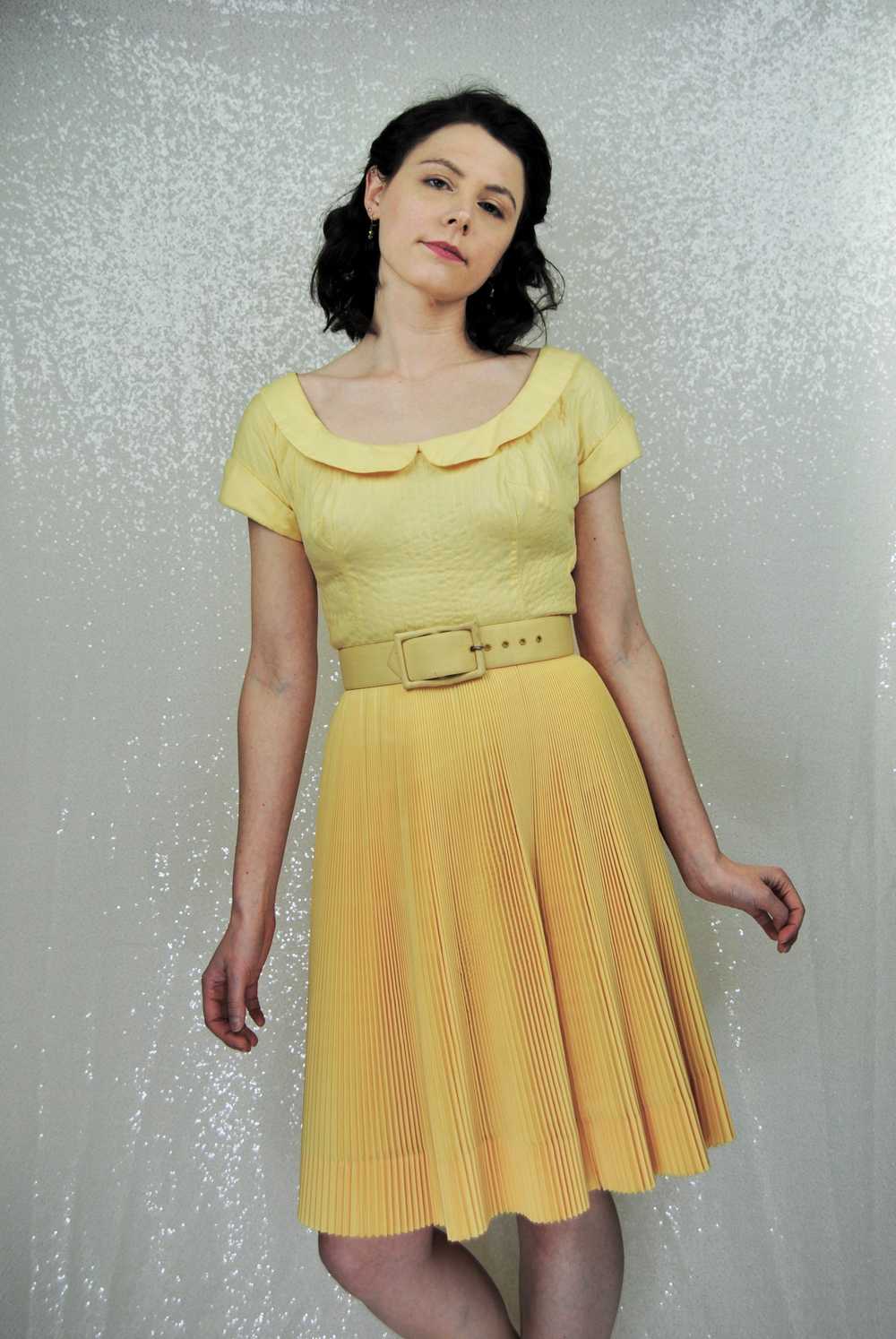 1950s Vintage Pat Premo Pastel Yellow Pleated Day… - image 11