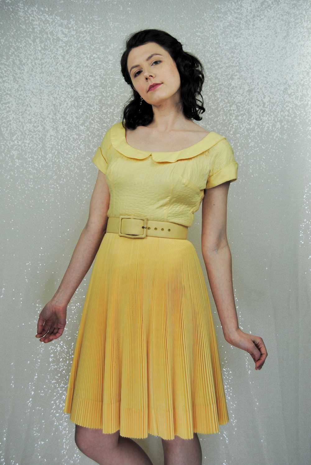 1950s Vintage Pat Premo Pastel Yellow Pleated Day… - image 12