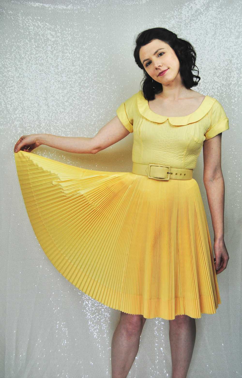 1950s Vintage Pat Premo Pastel Yellow Pleated Day… - image 4