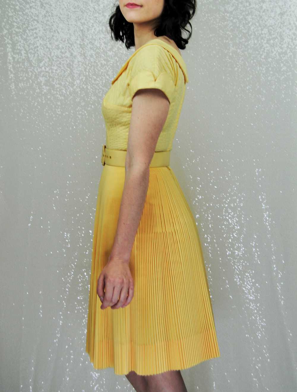1950s Vintage Pat Premo Pastel Yellow Pleated Day… - image 7