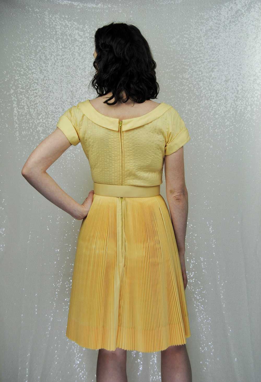 1950s Vintage Pat Premo Pastel Yellow Pleated Day… - image 9