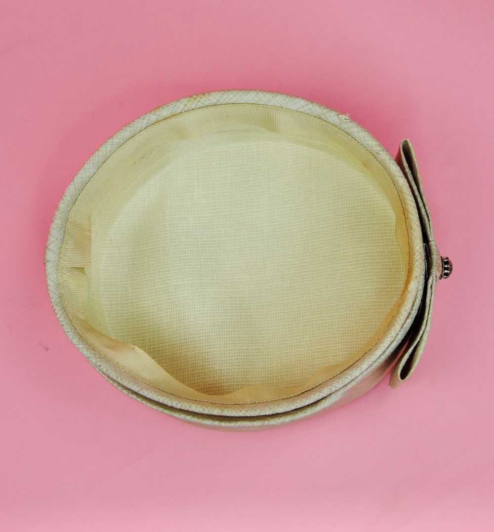 1960s Vintage Cream Pill Box Hat with Rhinestone - image 10