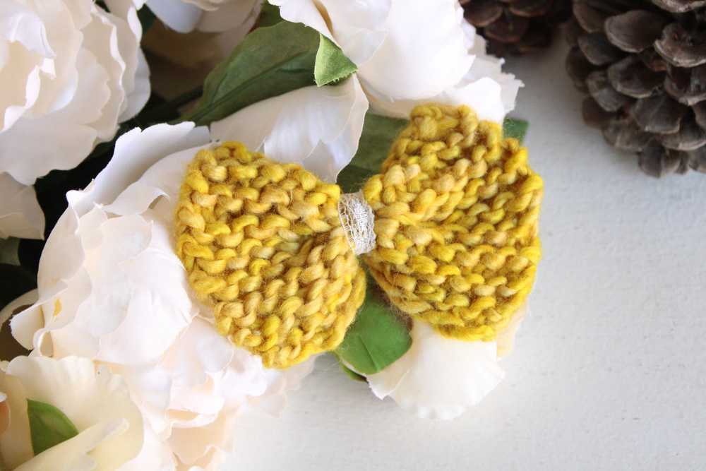 Handknit "Corn and Honey" Yellow Hair Bow with Vi… - image 4