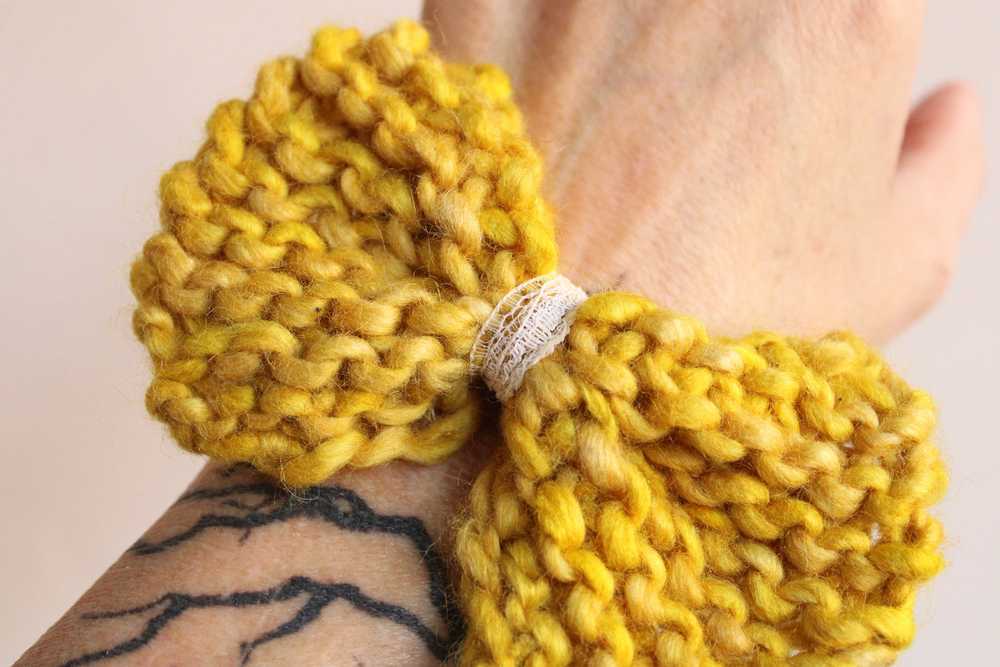 Handknit "Corn and Honey" Yellow Hair Bow with Vi… - image 9
