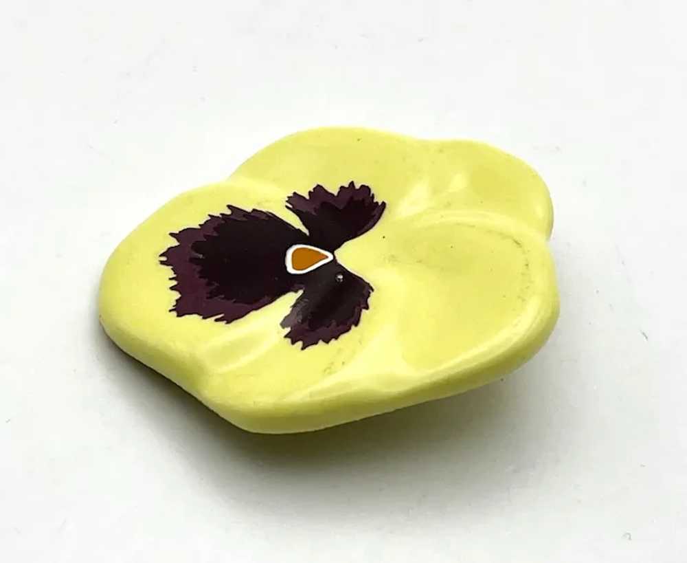 AVON signed Yellow Ceramic Flower Brooch with Pre… - image 4