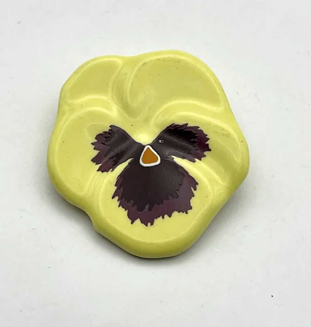 AVON signed Yellow Ceramic Flower Brooch with Pre… - image 6