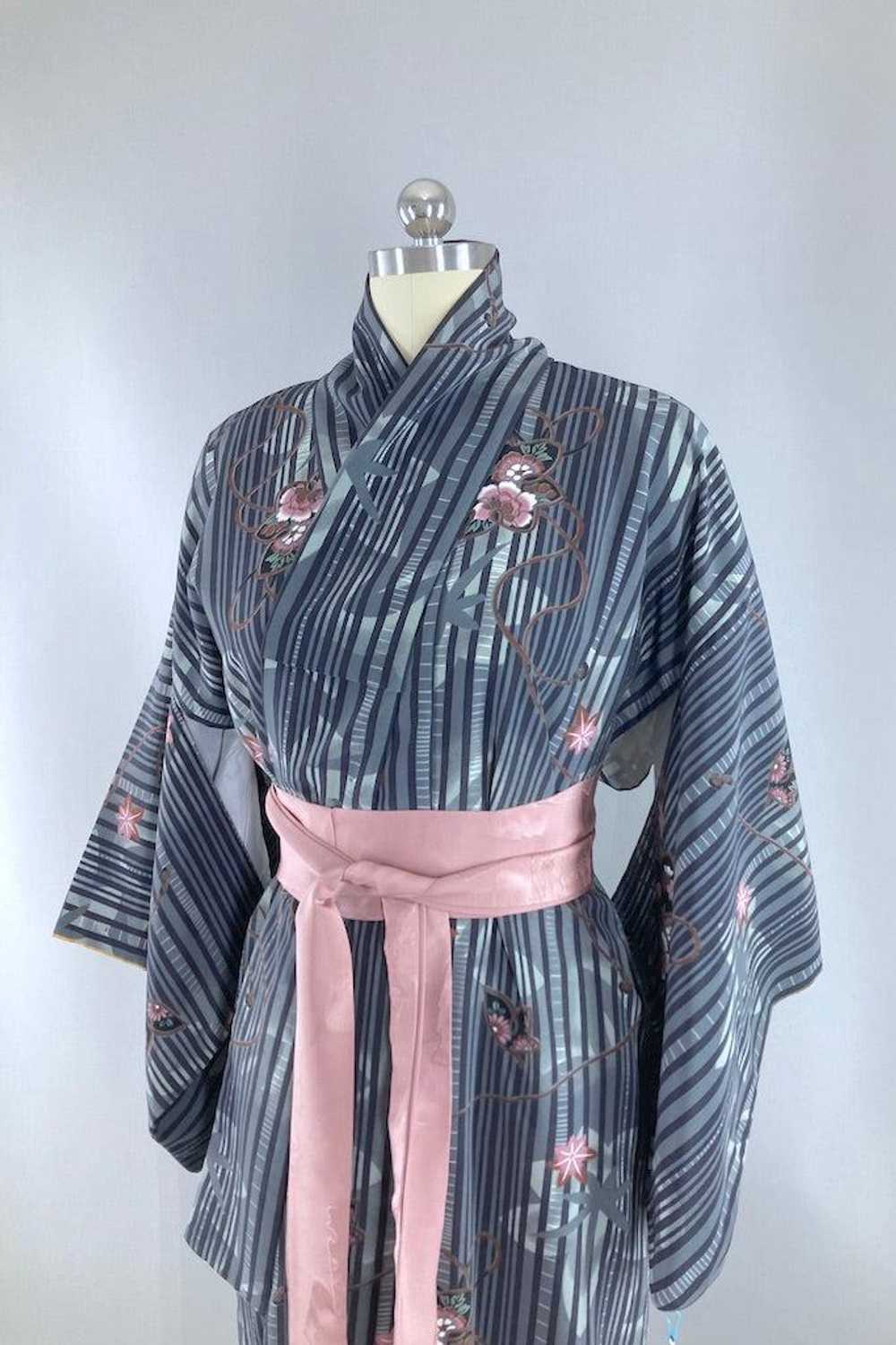 Vintage Dark Grey & Pink Floral Kimono - image 2