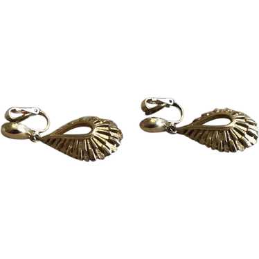 Crown Trifari Silver Tone Butterfly Dangle Clip On Earrings – Moon