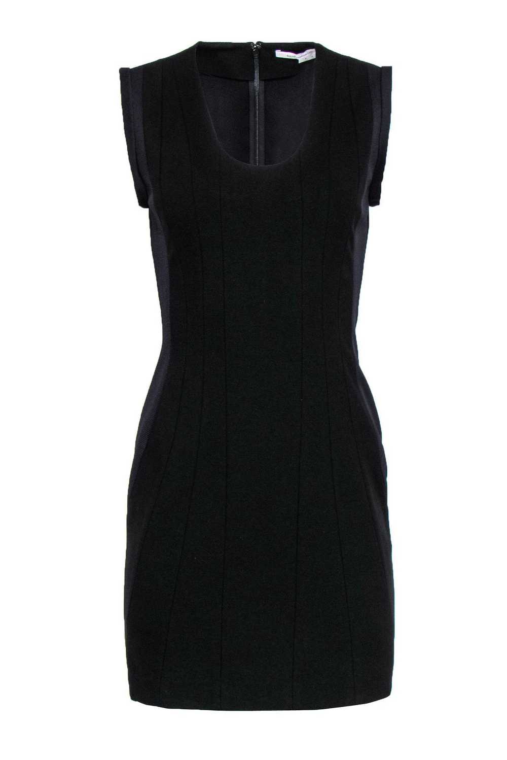 Diane von Furstenberg - Navy & Black Ribbed Sheat… - image 1