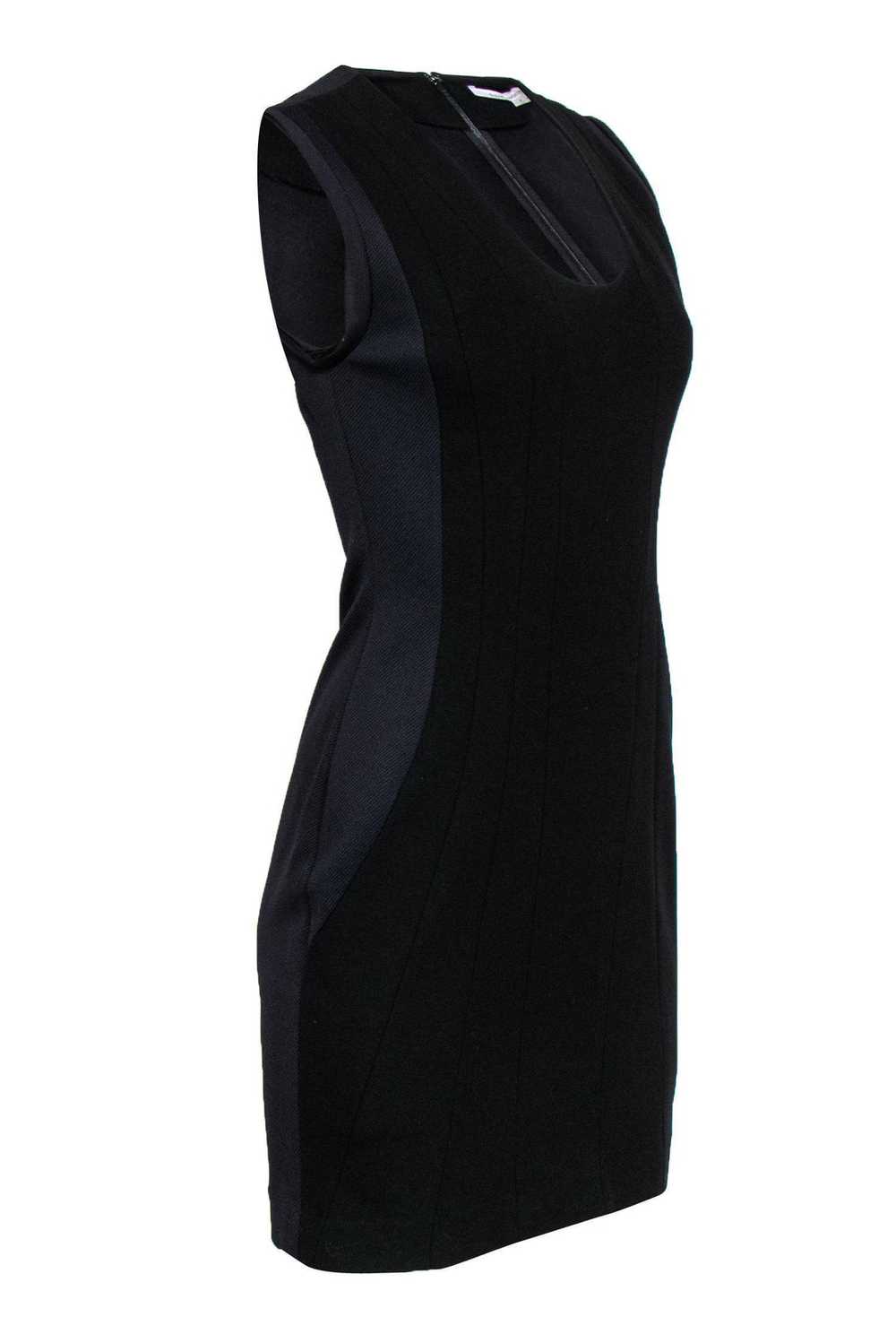 Diane von Furstenberg - Navy & Black Ribbed Sheat… - image 2