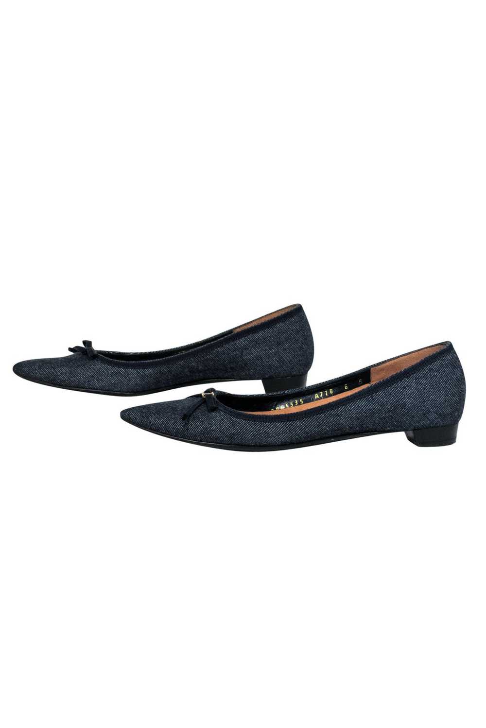 Ferragamo - Chambray Pointed Toe Flats w/ Bow Sz 6 - image 3