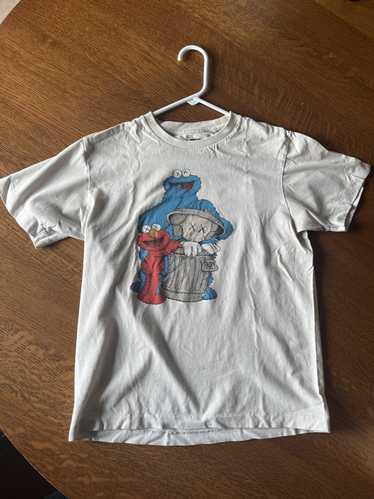 Kaws Kaws x uniqlo x Sesame Street short sleeved t