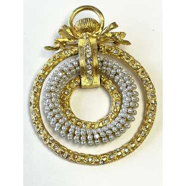 Vintage Vintage Rhinestone Pearl Rings Brooch Pin - image 1