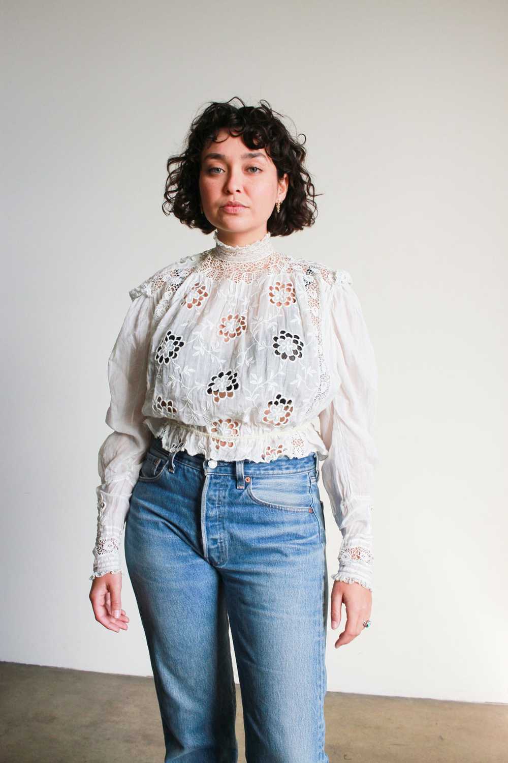 Victorian White Floral Cutout Embroidered Blouse - Gem