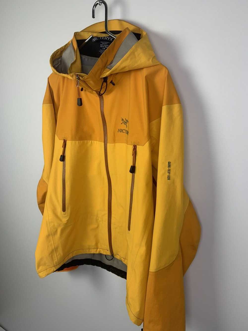 Arc'Teryx Arc'teryx Gore-Tex Beta AR Yellow Orange - image 3