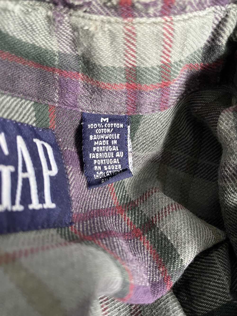Gap × Vintage thrashed 90s vintage Gap flannel gr… - image 6