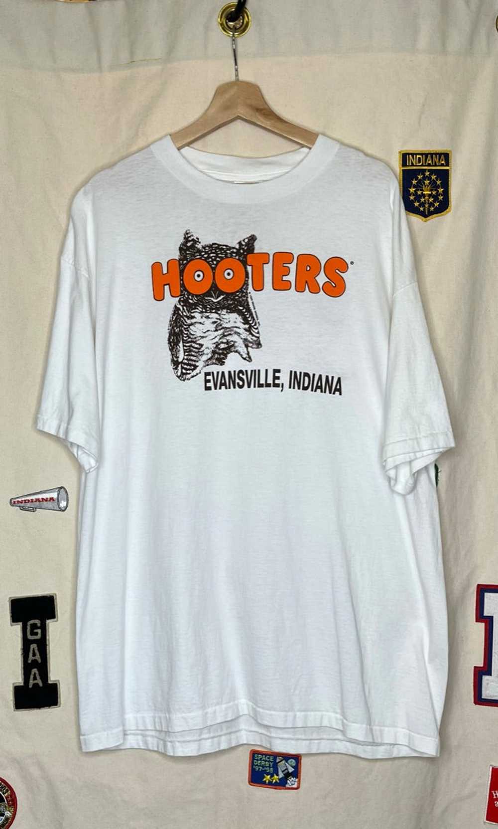 Hooters Evansville Indiana T-Shirt: XXL - image 1