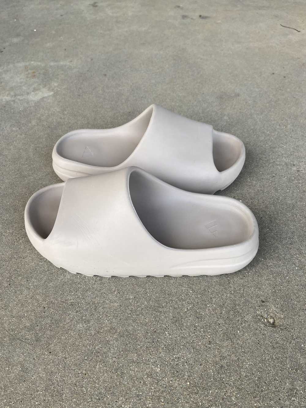 Adidas × Kanye West Yeezy Slide Pure Size 9 - image 2