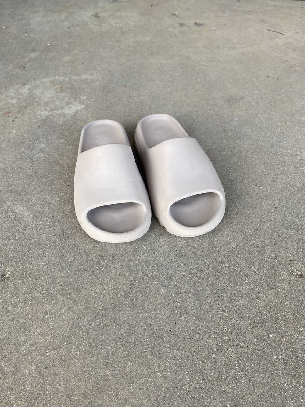 Adidas × Kanye West Yeezy Slide Pure Size 9 - image 3