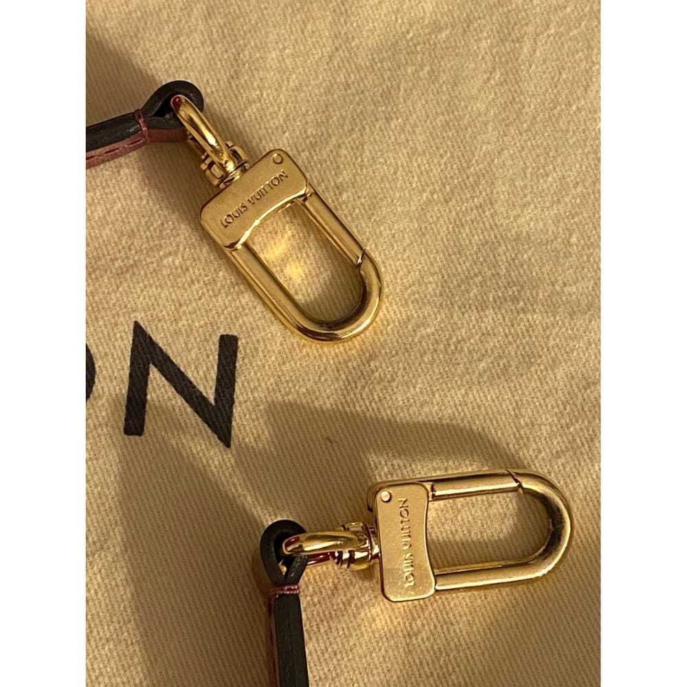 Louis Vuitton Bréa patent leather handbag - image 10