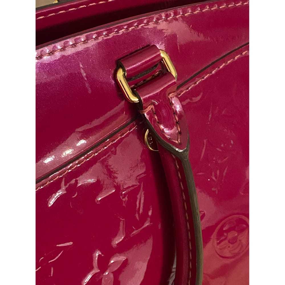 Louis Vuitton Bréa patent leather handbag - image 7