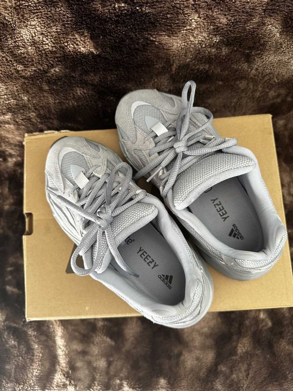 Adidas × Kanye West Yeezy 700v2 size 5 - image 2