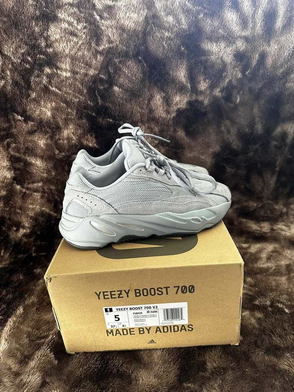Adidas × Kanye West Yeezy 700v2 size 5 - image 3