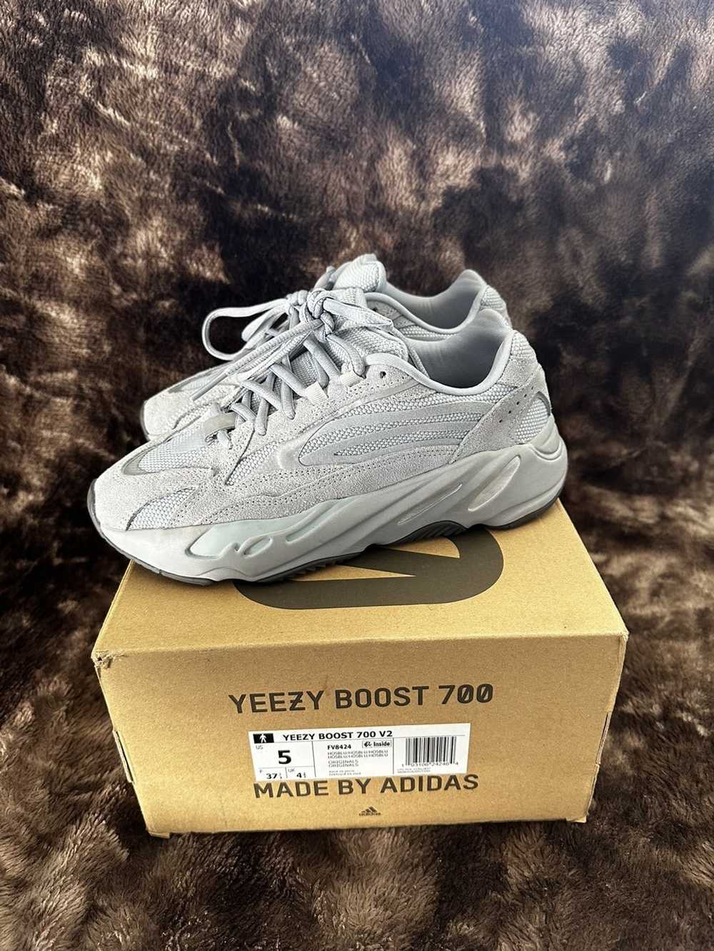 Adidas × Kanye West Yeezy 700v2 size 5 - image 5