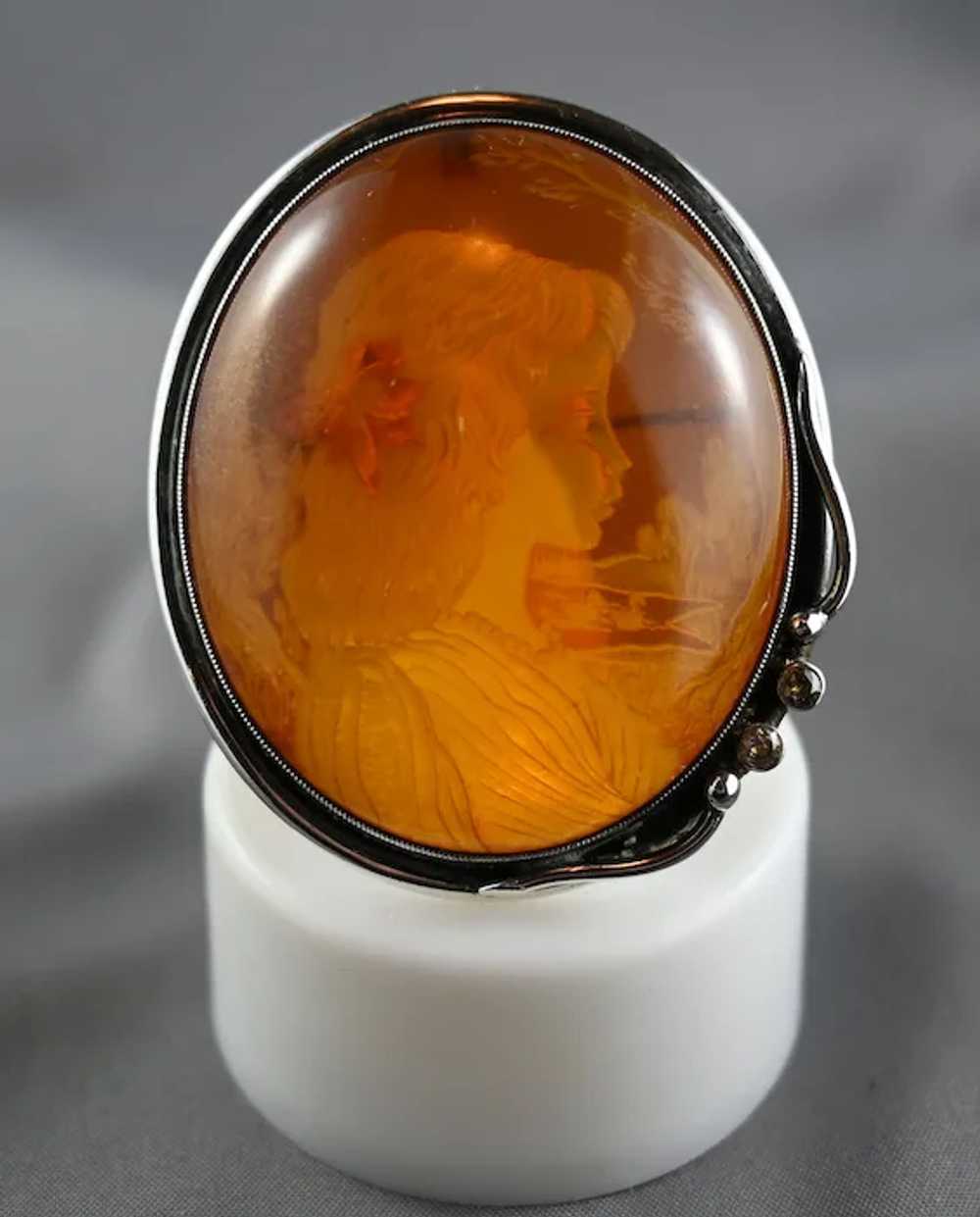 Vintage Reverse Intaglio Amber Cameo Brooch Penda… - image 8