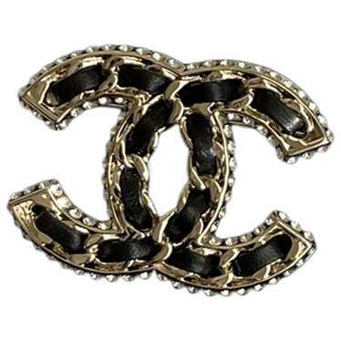 Chanel CC B14V Black Enamel Ruffled Logo Crystal GHW Brooch Metal  ref.572788 - Joli Closet