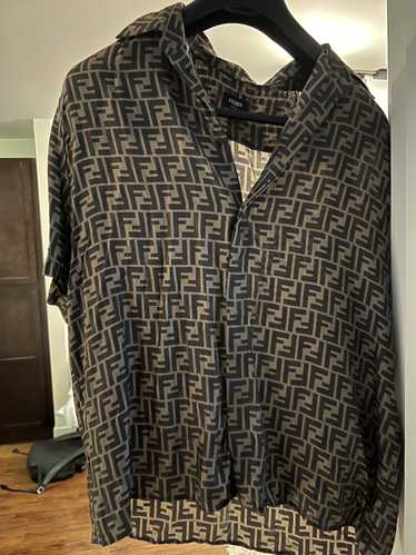 FENDI FENDI no color rainwear raincoat outer coating logo button clear size  40 Beige Silk Polyester ref.576645 - Joli Closet