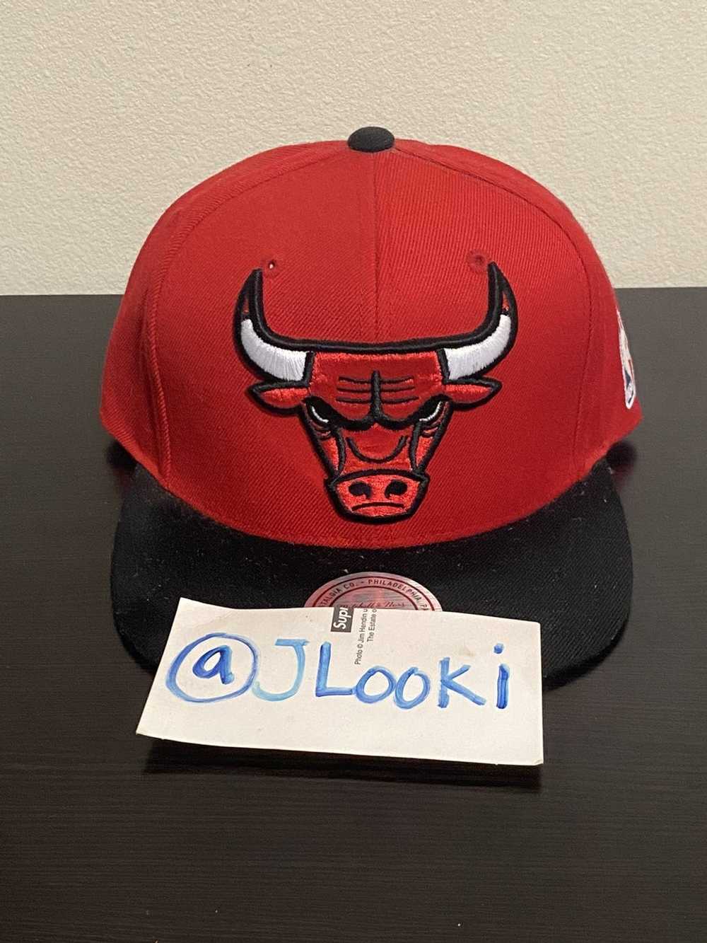 MITCHELL AND NESS CBU Sharktooth Snapback HWC Chicago Bulls  HHSS2978-CBUYYPPPBKRD - Shiekh