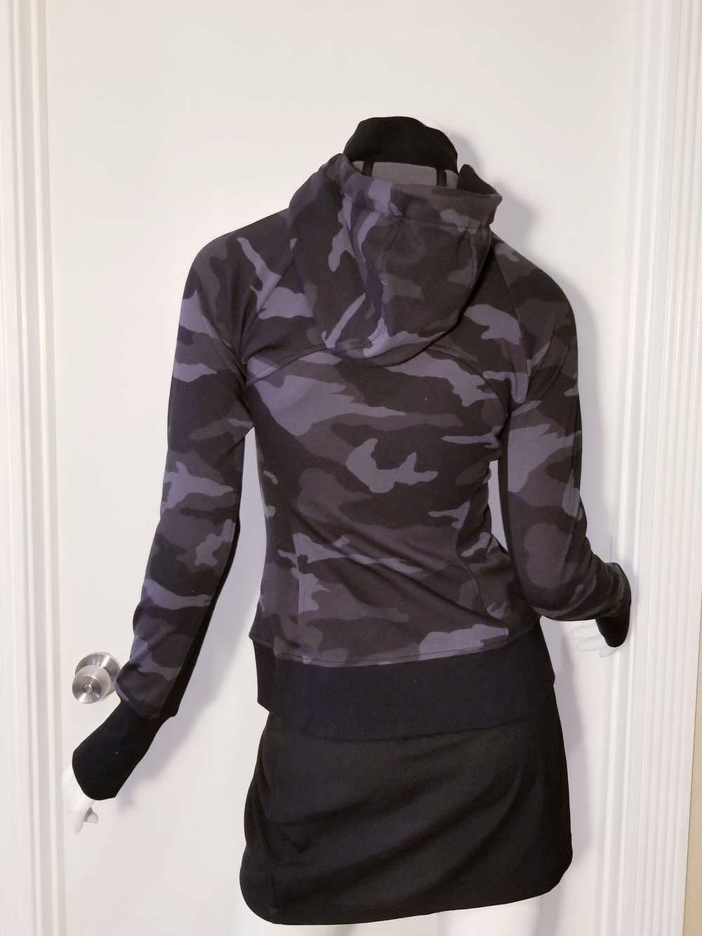 Athleta camouflage hooded full zipper - image 5