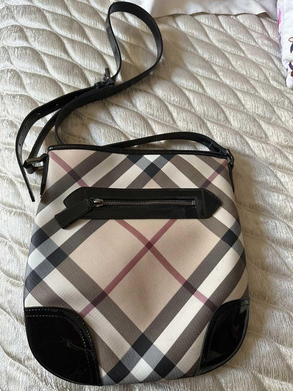 Burberry × Designer Crossbody bag with black pate… - image 1