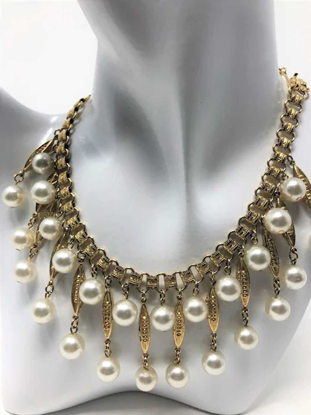 Beautiful Coro 60's Faux Pearl Necklace - image 8