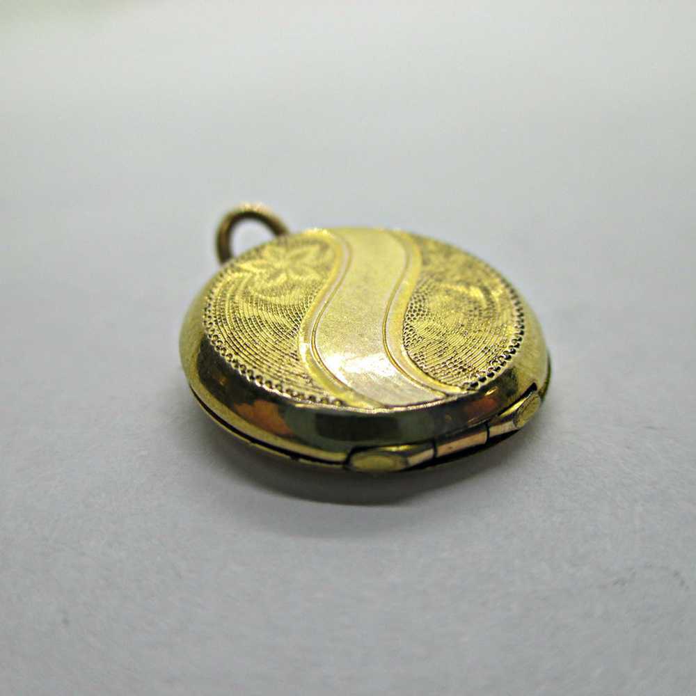 Filled Gold Toned Circle Photo Locket Etched Doub… - image 4