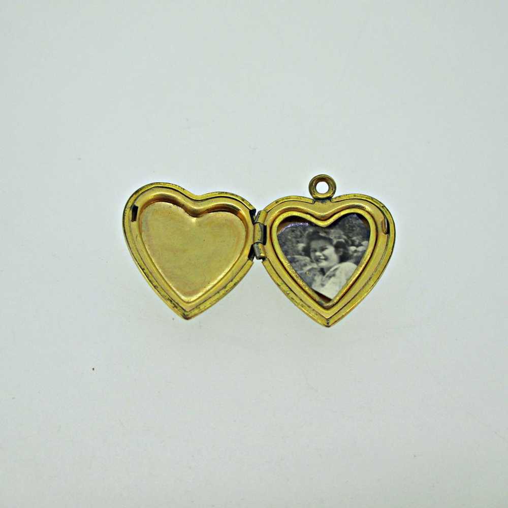 Gold Filled Gold Toned Heart Photo Locket Relaxed… - image 3