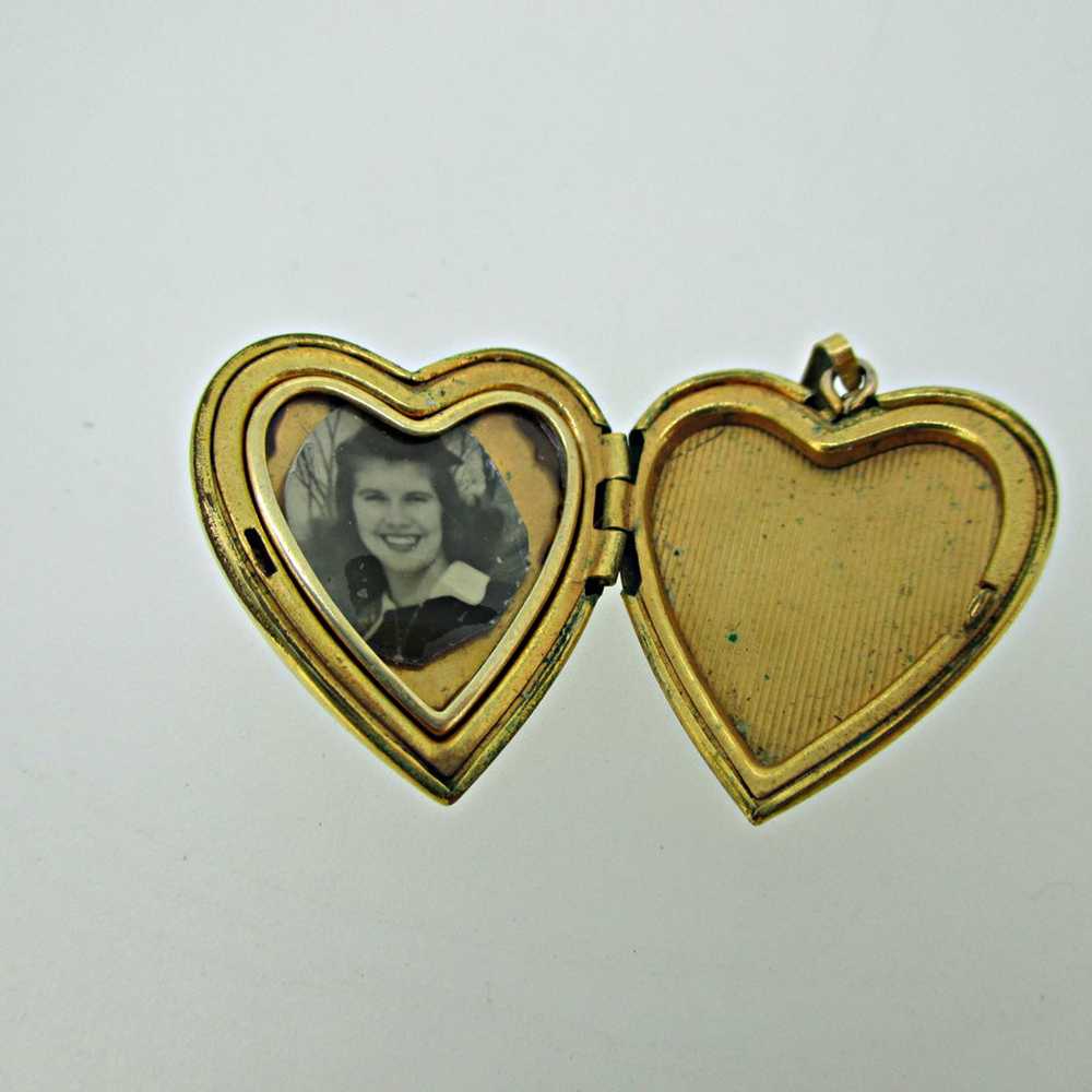 Gold Filled Gold Toned Heart Photo Locket with Et… - image 4