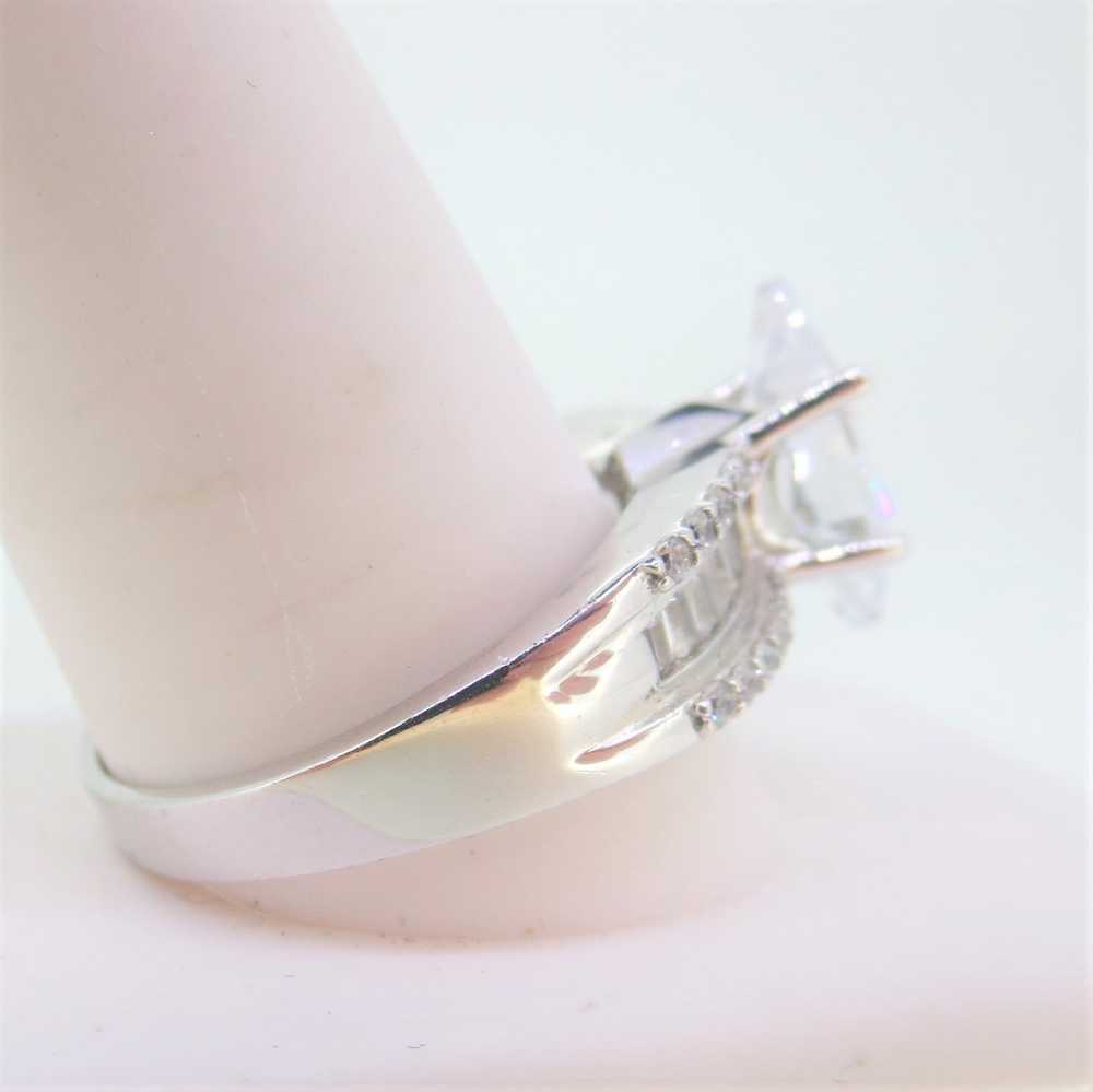 Sterling Silver Ring with Oval Shaped CZ Size 12 - image 4