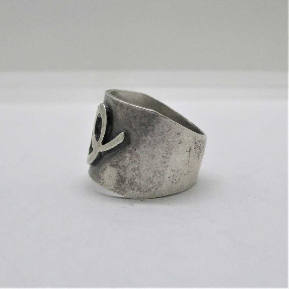 Unmarked Sterling Silver Initial D Ring Size 5 - image 2