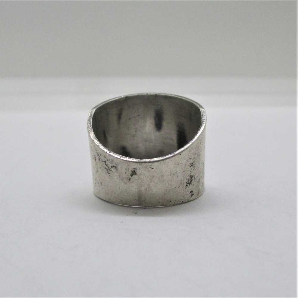 Unmarked Sterling Silver Initial D Ring Size 5 - image 3
