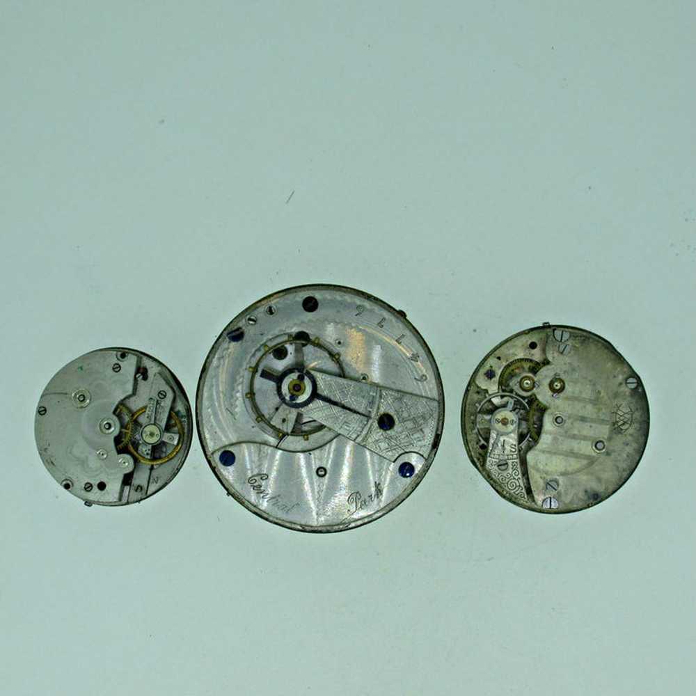 Lot of Three Antique Swiss Pocket Watch Movements… - image 2