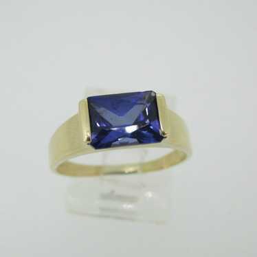 14k Yellow Gold Synthetic Sapphire Ring Size 7 1/2 - image 1