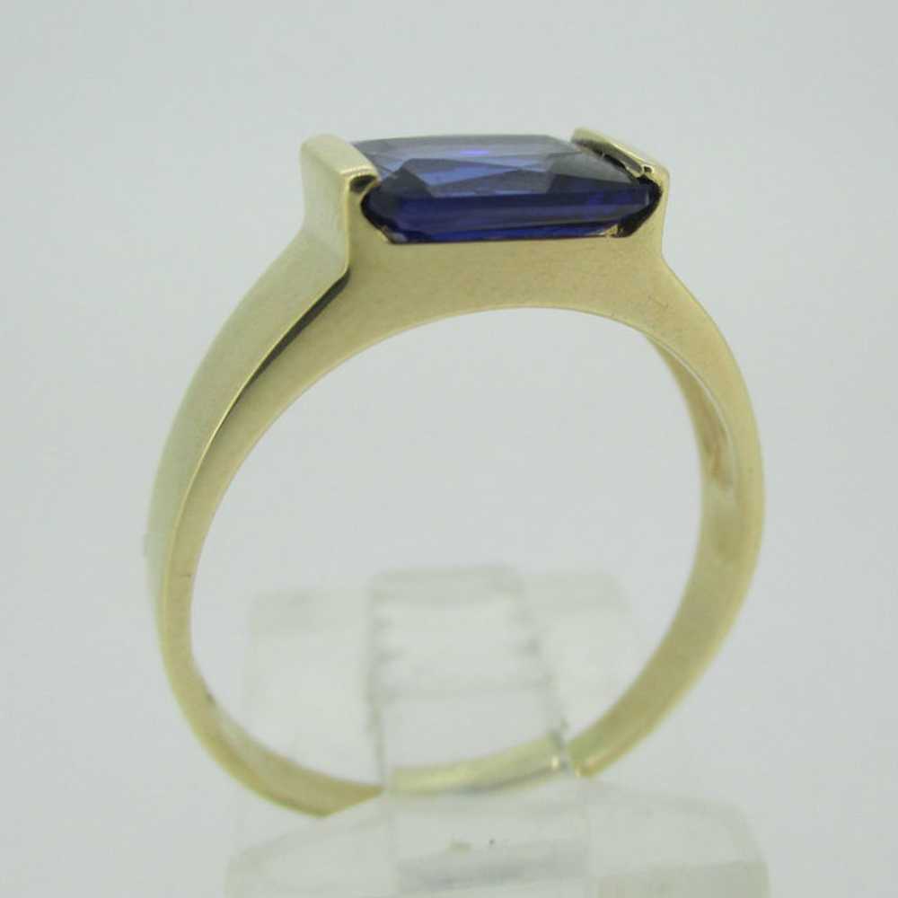 14k Yellow Gold Synthetic Sapphire Ring Size 7 1/2 - image 3